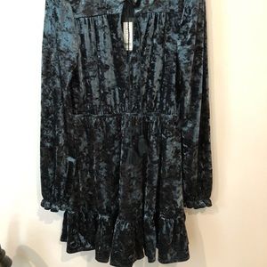 NWT. Velvet, emerald Romeo & Juliet couture dress